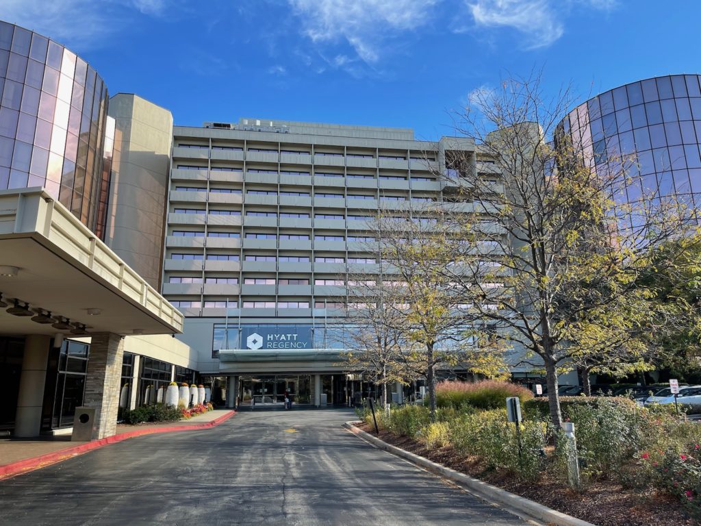 Review: Hyatt Regency Chicago O'Hare - Live and Let's Fly