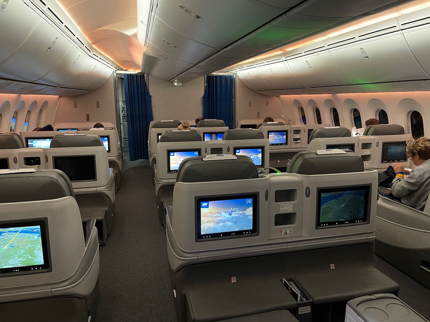 Review: LOT Polish 787-9 Business Class Krakow - Chicago - Live and Let's  Fly