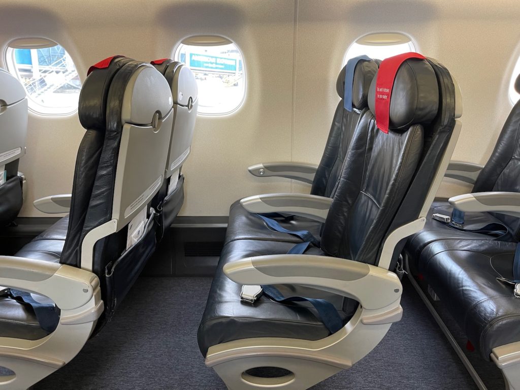 Review: LOT Polish E-190 Business Class - Live and Let's Fly