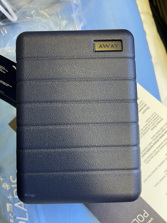 United Polaris Washington Dulles Paris Away Amenity kit