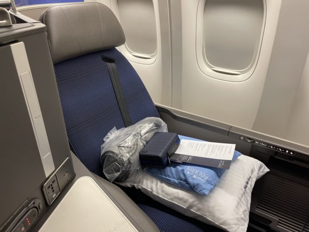 Review: United Polaris 777-200 Washington - Paris - Live and Let's Fly