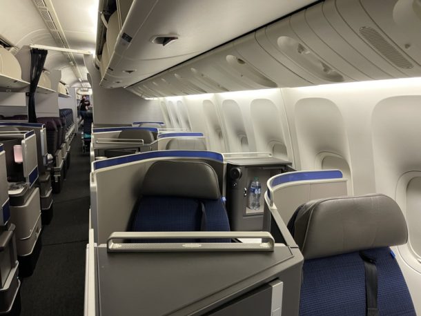 Review: United Polaris 777-200 Washington - Paris - Live and Let's Fly