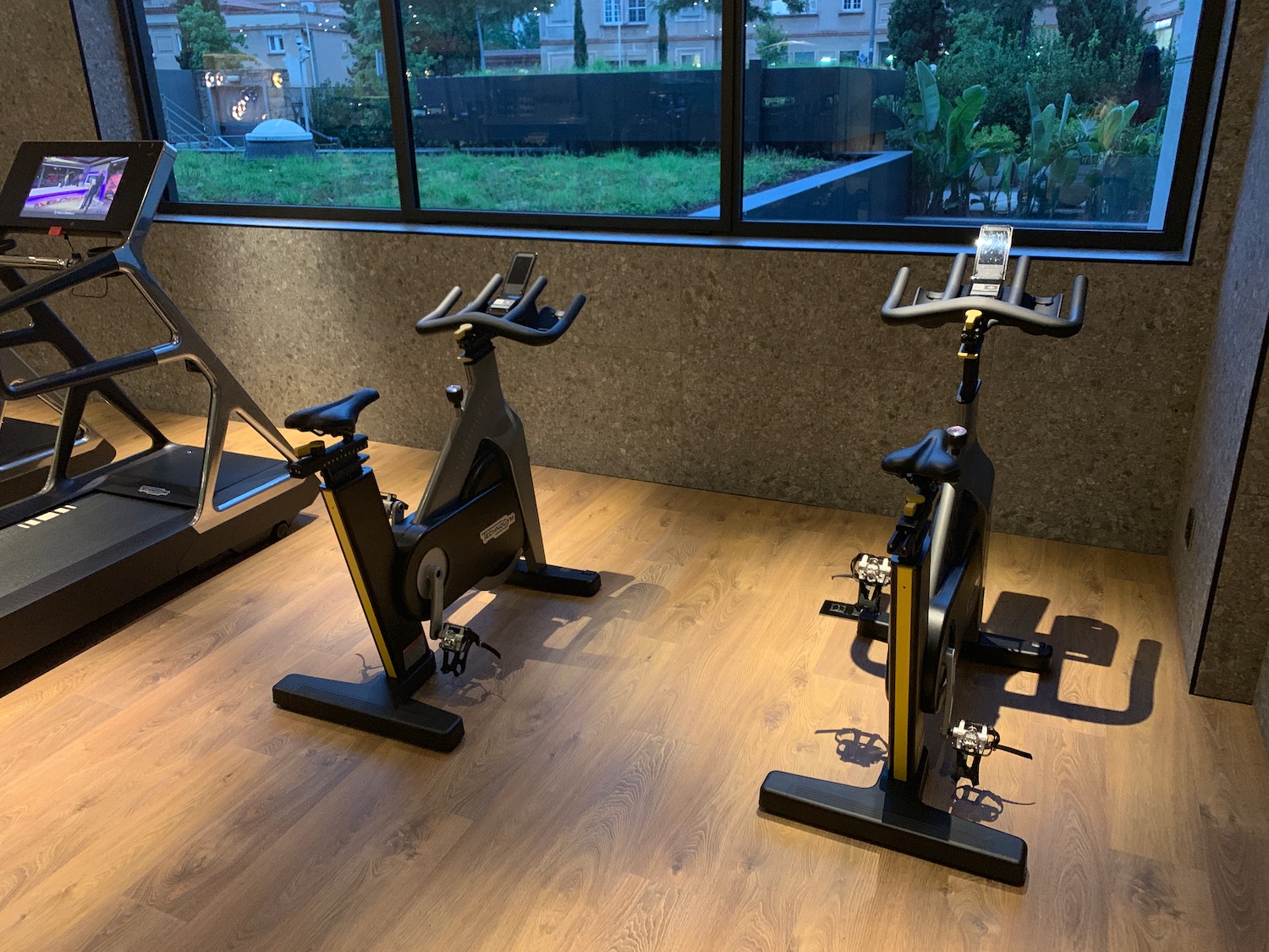 a group of exercise bikes in a room