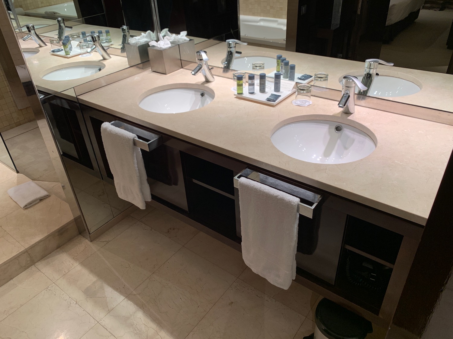 a bathroom with sinks and towels