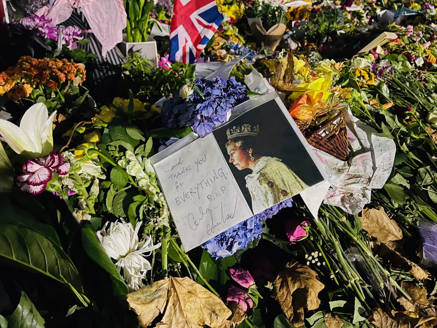 a memorial with a picture of a queen on it