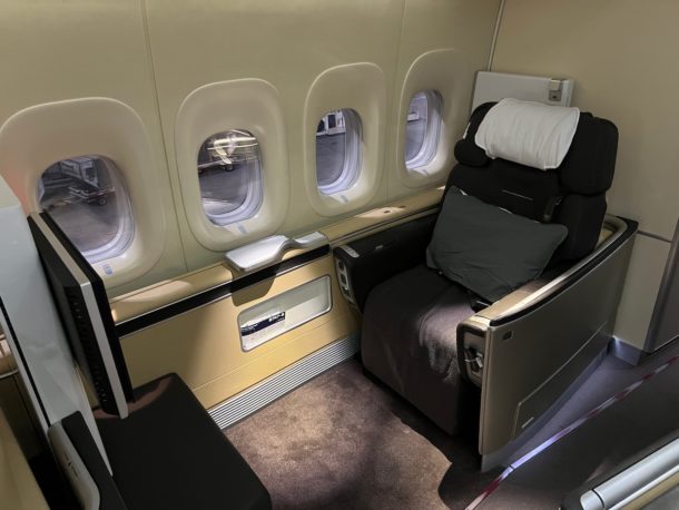 Review: Lufthansa 747-8 First Class New York – Frankfurt - Live and Let ...