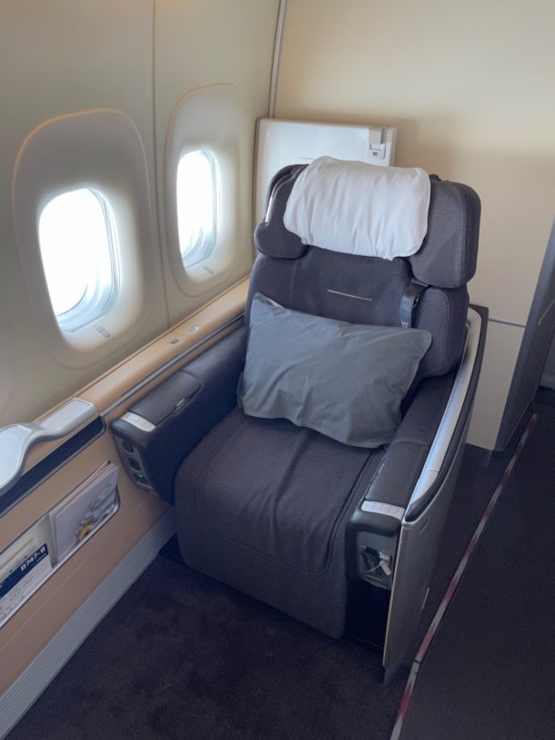 Review: Lufthansa 747-8 First Class New York – Frankfurt - Live and Let ...