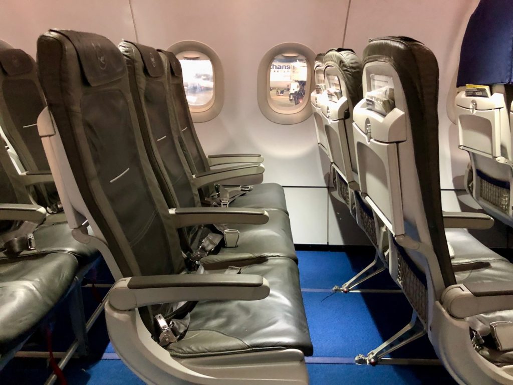 Review: Lufthansa A320ceo Business Class - Live And Let's Fly