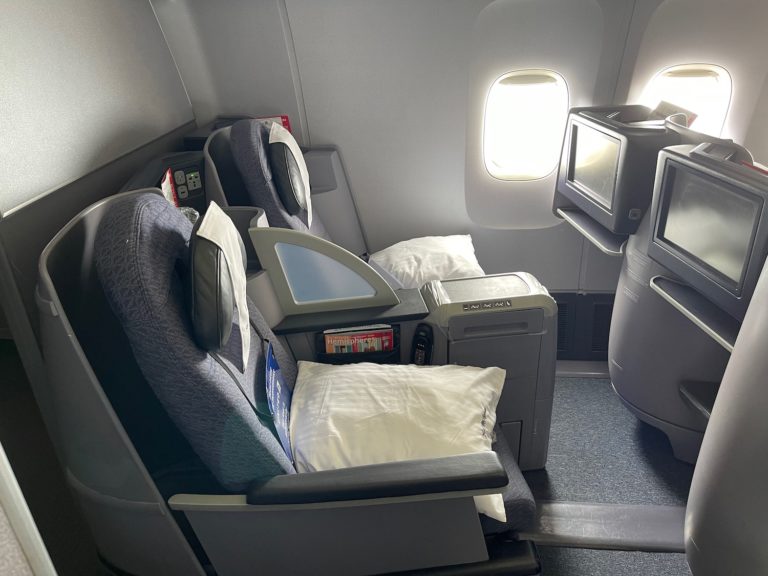 Review: United Airlines 767-400 Business Class Newark - Honolulu - Live ...