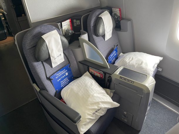 Review: United Airlines 767-400 Business Class Newark - Honolulu - Live ...