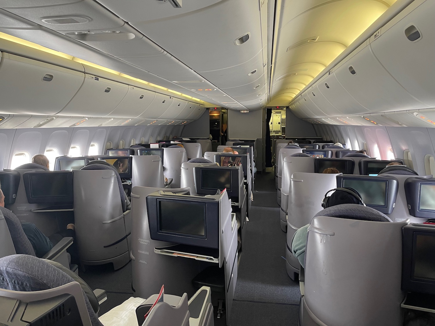 Review: United Airlines 767-400 Business Class Newark - Honolulu - Live ...