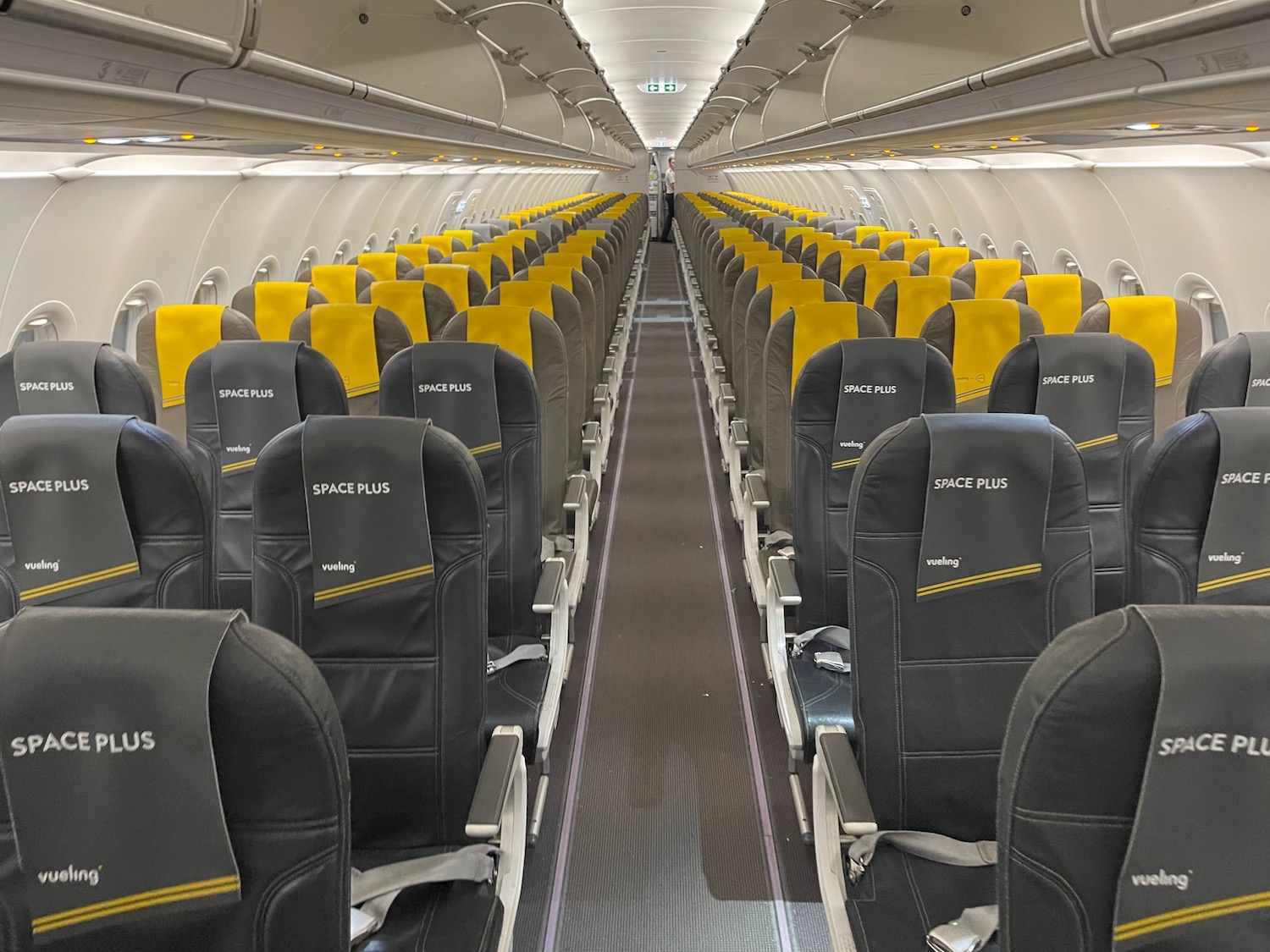 Review Vueling A320 Economy Class Live and Let's Fly