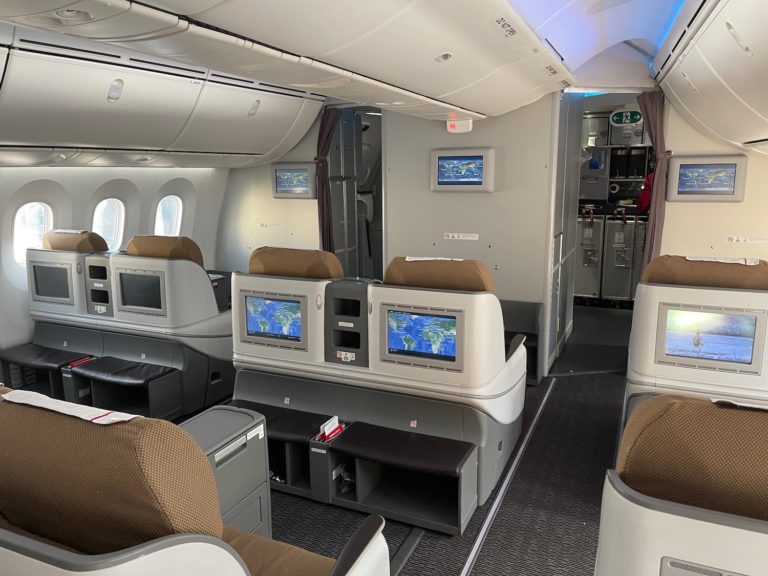 Review: Kenya Airways 787-8 Business Class Nairobi - New York - Live ...