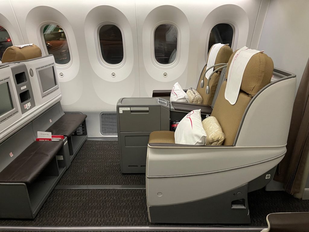 Review Kenya Airways 7878 Business Class Nairobi New York Live and Let's Fly
