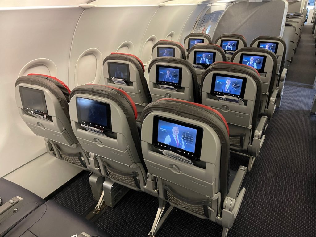 Review American Airlines A321T Main Cabin Extra (JFKLAX) Live and