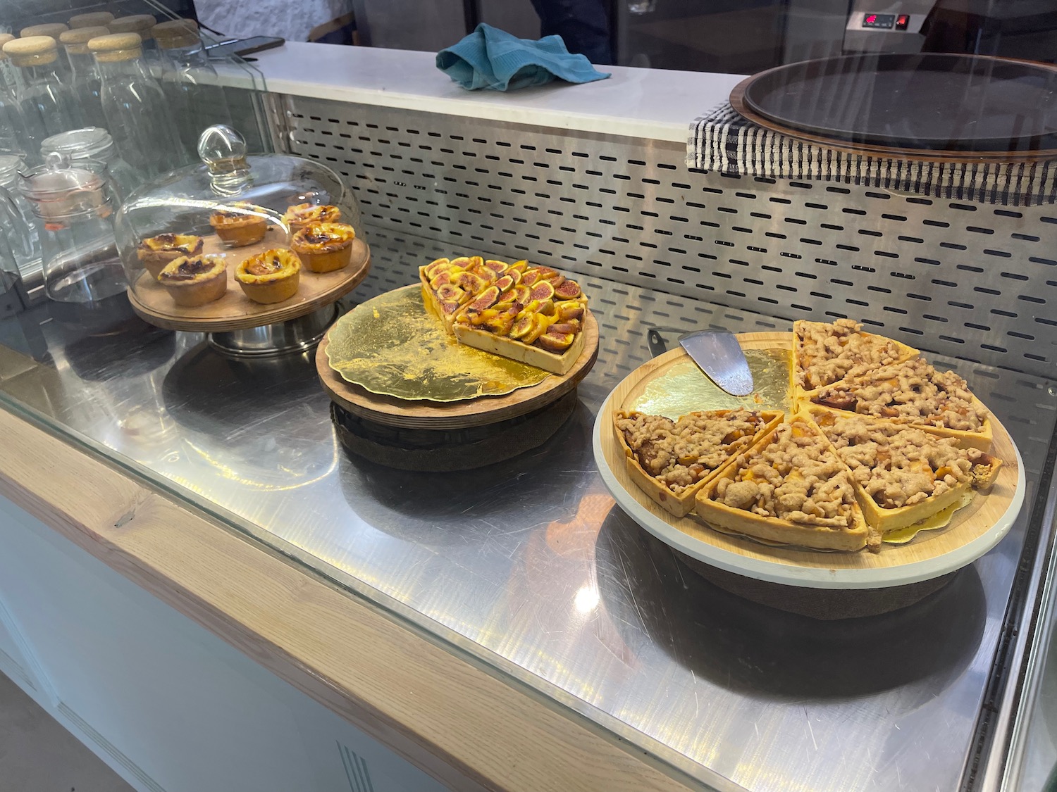 a group of pies on plates