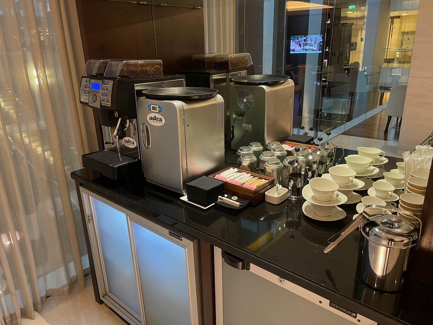 a coffee machine and cups on a counter