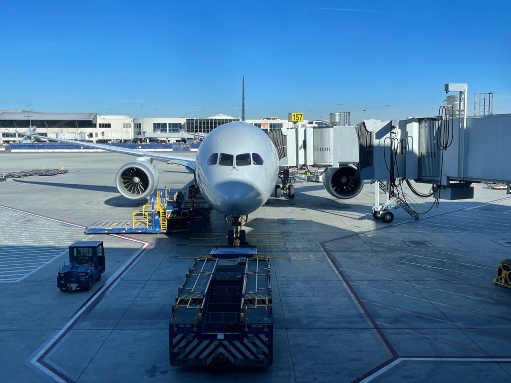 AMERICAN AIRLINES 787 9 BUSINESS CLASS REVIEW visual data 7