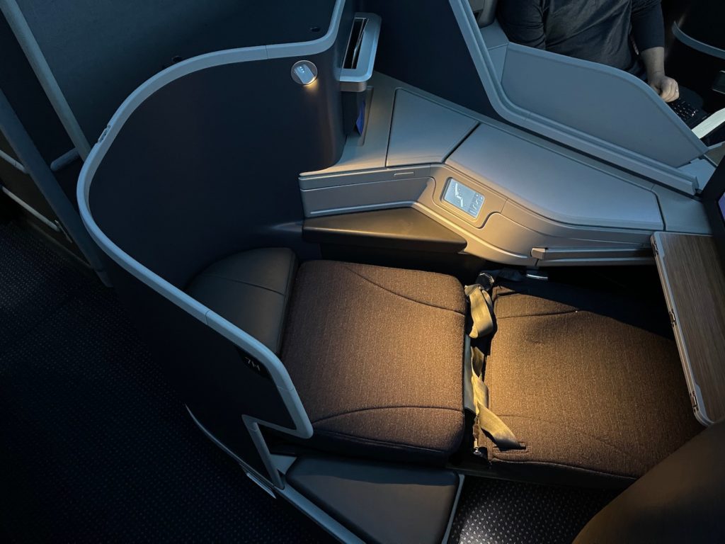 Review: American Airlines 787-9 Business Class - Live and Let's Fly