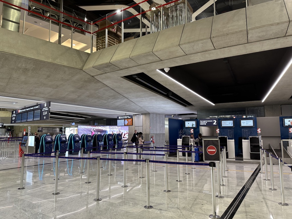 CDG Terminal 1 entry
