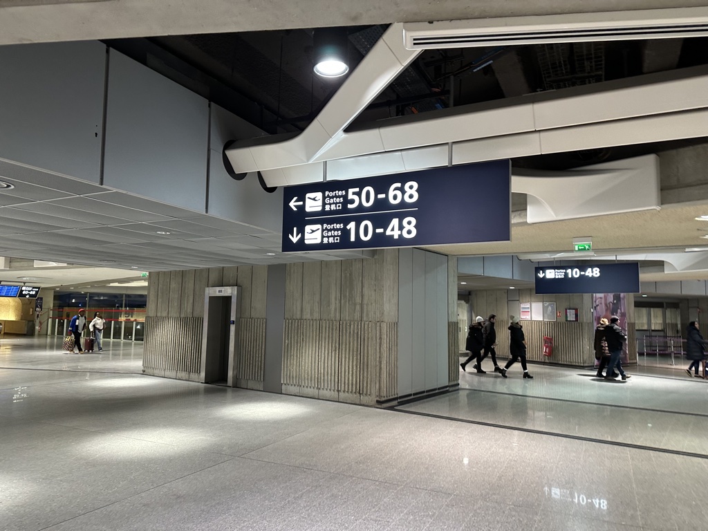 CDG Terminal 1 gate signage