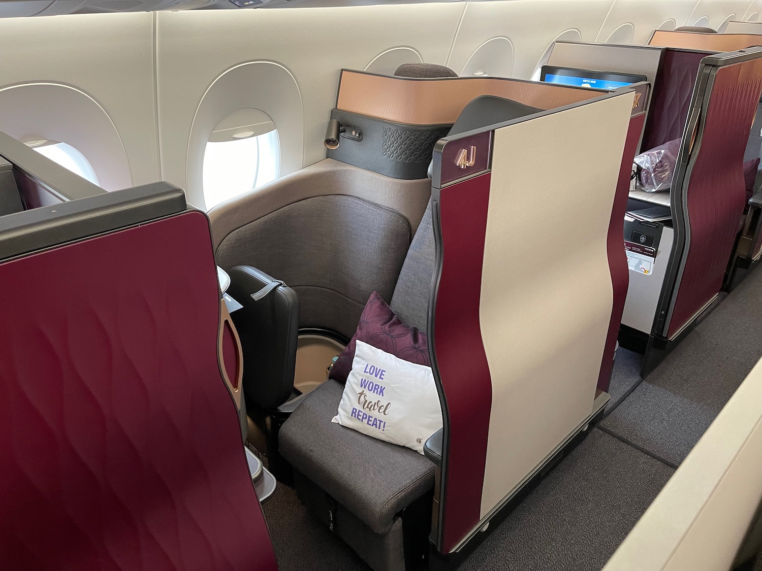 Qatar Airways Airbus A350 1000 Business Class - Image to u