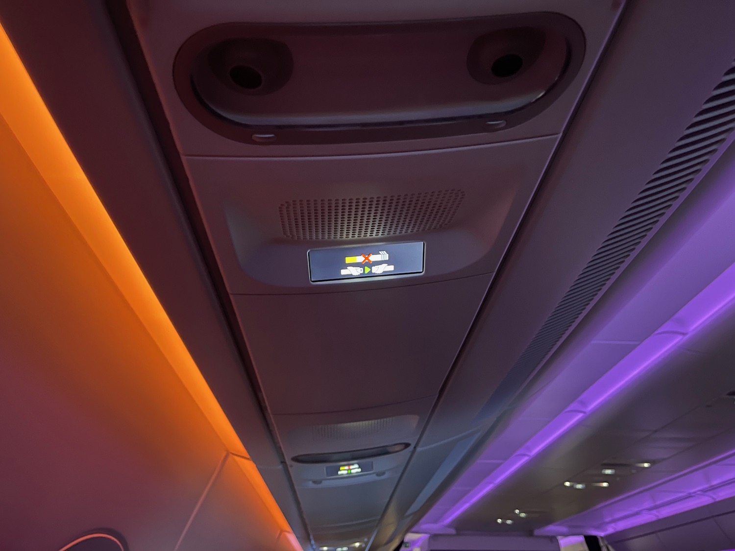 a sign on the ceiling of a plane