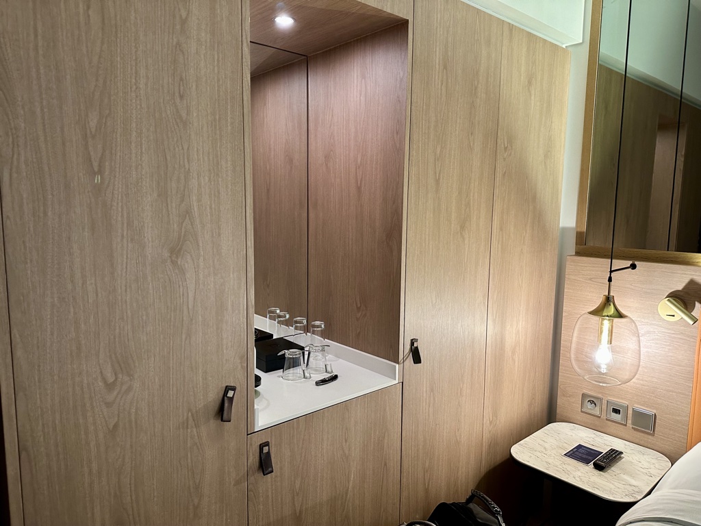 Renaissance Vendome Hotel Paris wardrobe