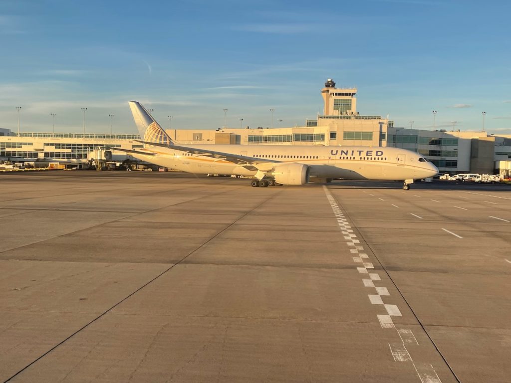 United Airlines 7879 Diverts To Pago Pago Live and Let's Fly
