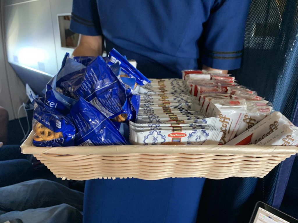 United Airlines Will Add Complimentary Snacks To Shorter Routes In