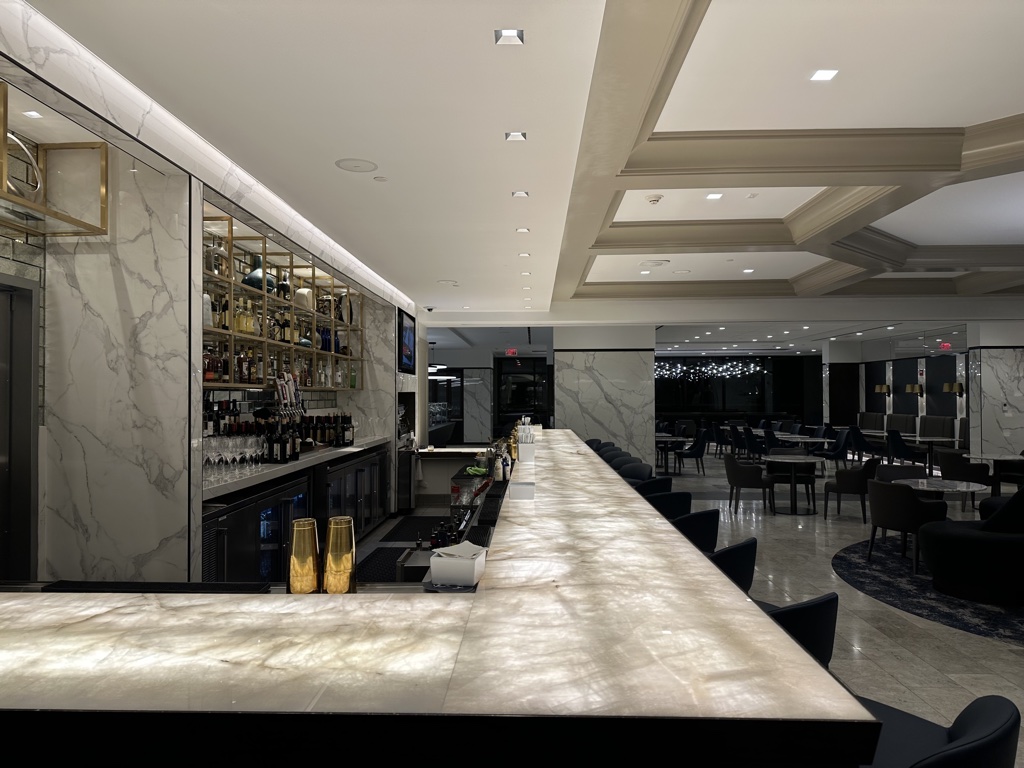 United Polaris lounge bar