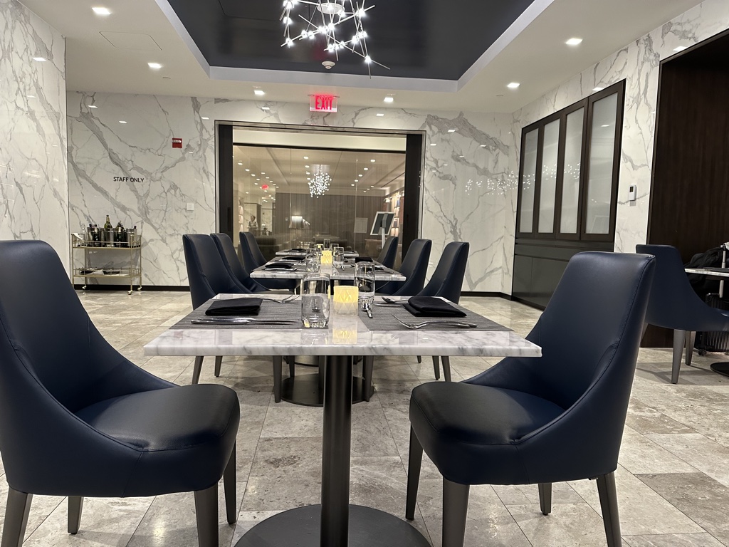 United Polaris lounge restaurant dining