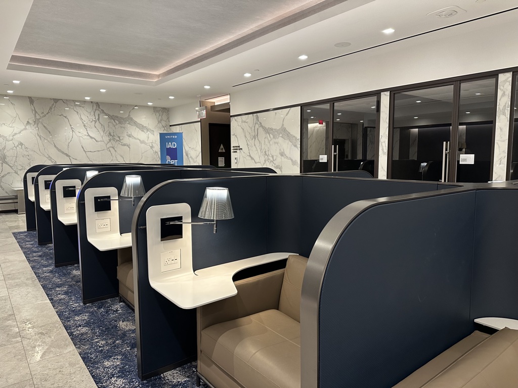 United Polaris lounge working station