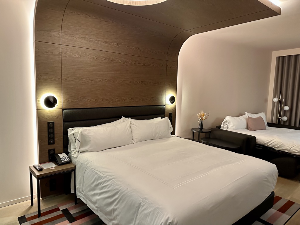 canopy by Hilton Paris Trocadero suite bed