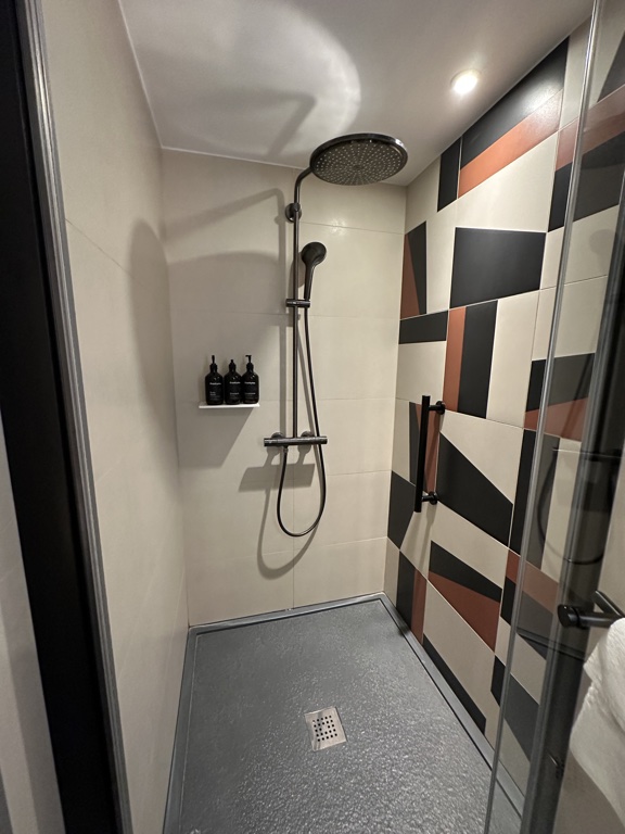 canopy by Hilton Paris Trocadero suite shower