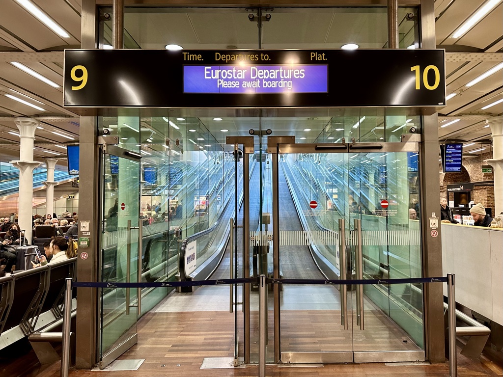 chunnel eurostar departure platform entrance