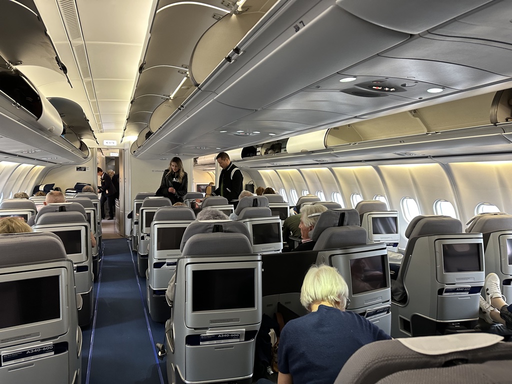 lufthansa business class munich miami forward cabin