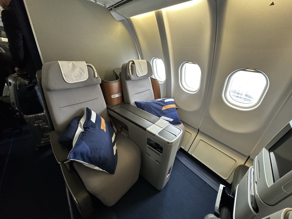 lufthansa business class munich miami window seats