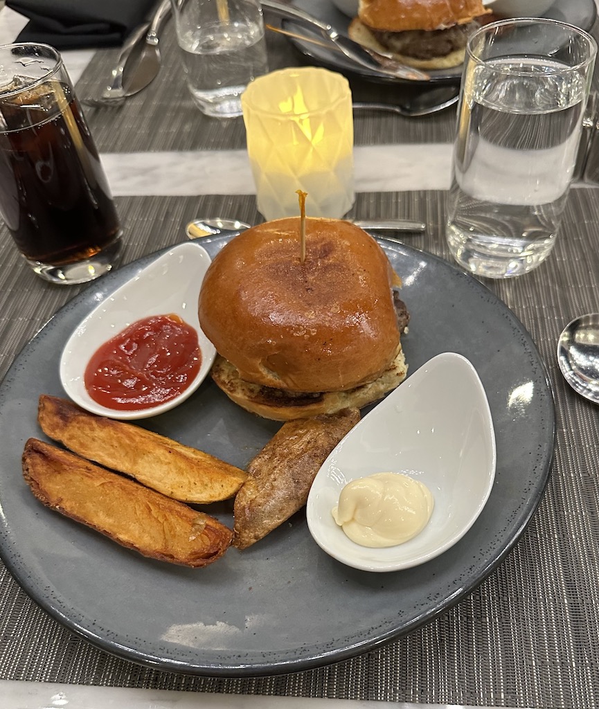 united polaris lounge burger