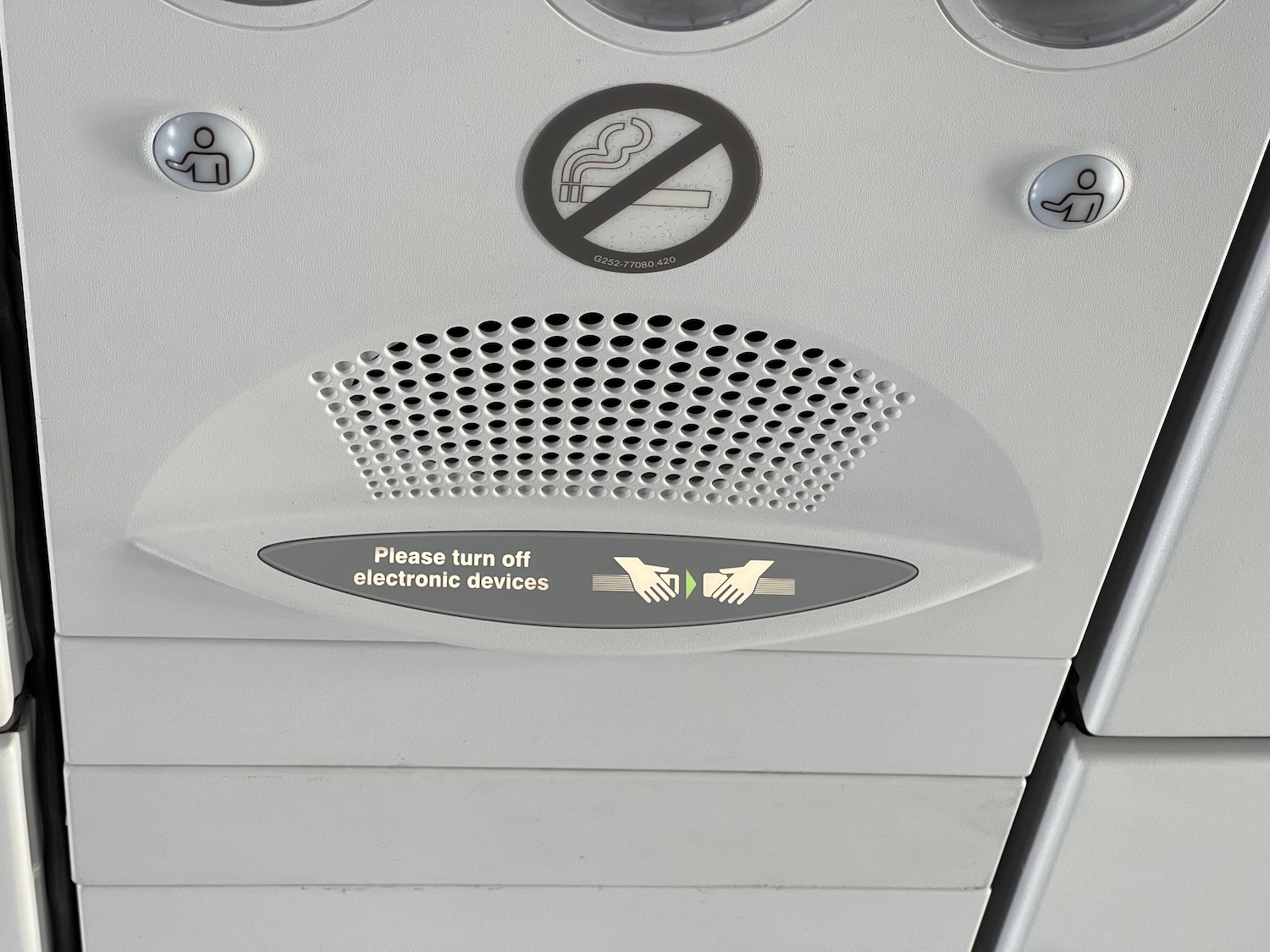 a sign on the ceiling of a plane