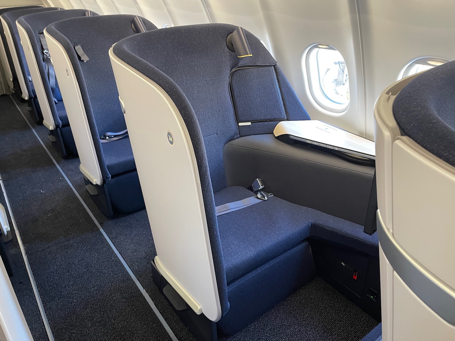 Review: Finnair A330-300 Business Class (New Seat) - Live and 