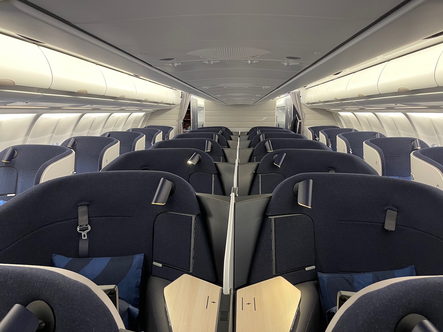 Review: Finnair A330-300 Business Class (New Seat) - Live and 