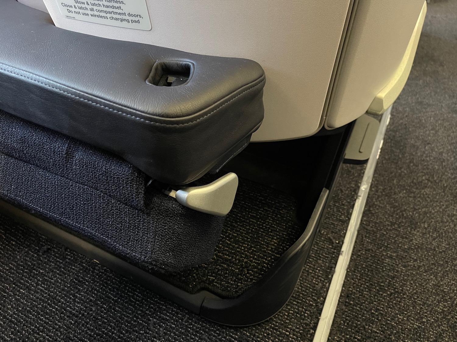 a seat arm rest with a black arm rest