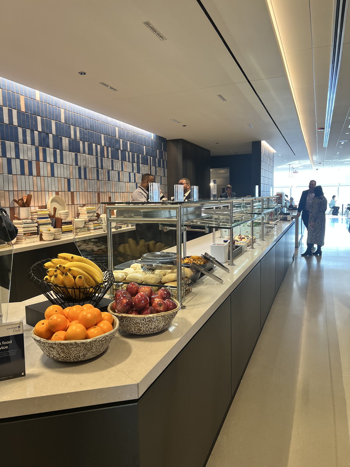 Review: United Club Chicago O'Hare (ORD - C10) - Live and Let's Fly