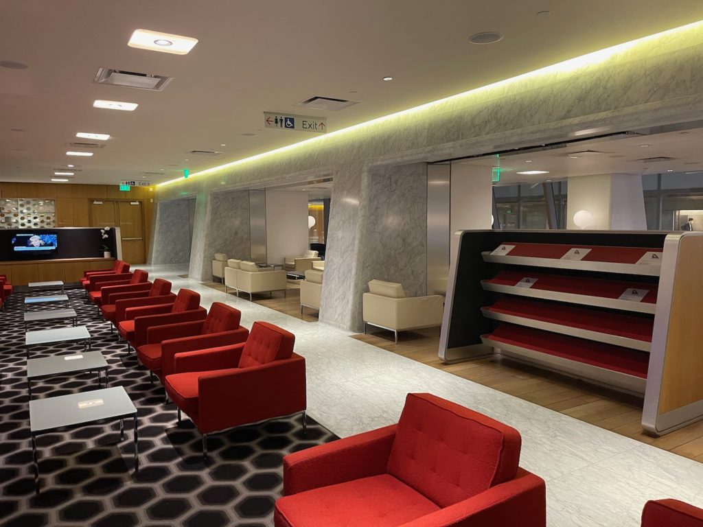Review Qantas International First Lounge Los Angeles (LAX) Live and
