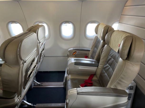 Review: Royal Jordanian A319 Business Class - Live and Let's Fly