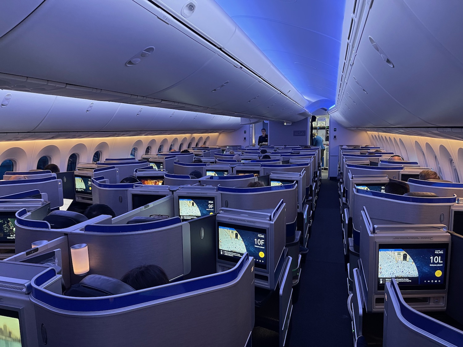 Review: United Airlines 787-10 Business Class Los Angeles - Chicago ...