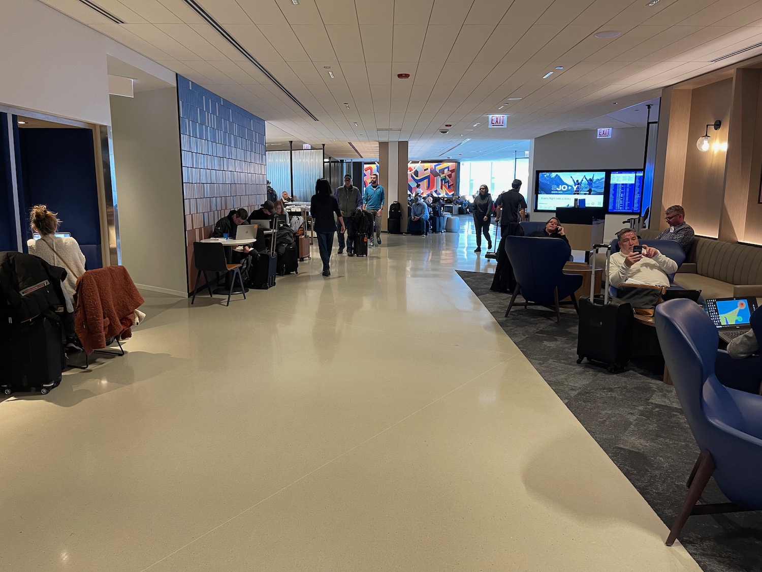 Review: United Club Chicago O'Hare (ORD - C10) - Live and Let's Fly