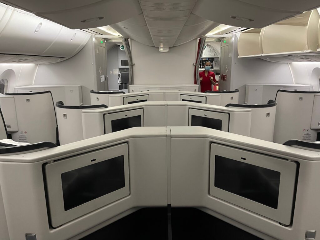 Review: Avianca 787-8 Business Class - Live And Let's Fly