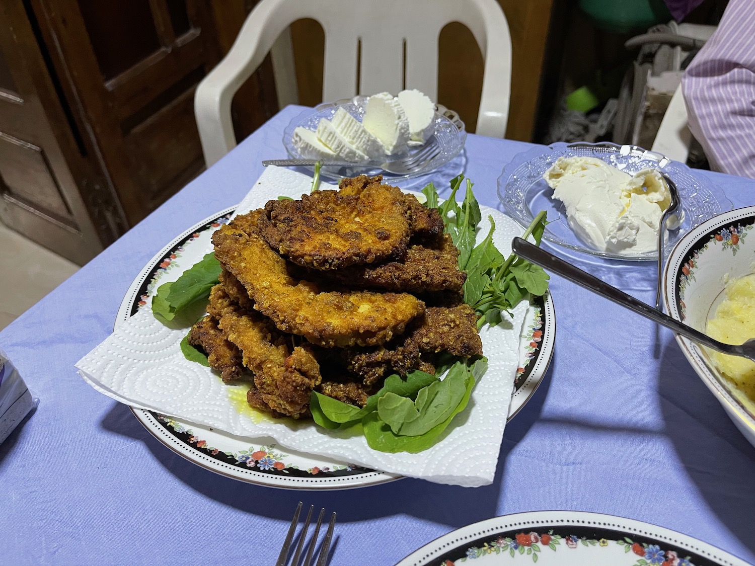 a plate of fried chicken on a table